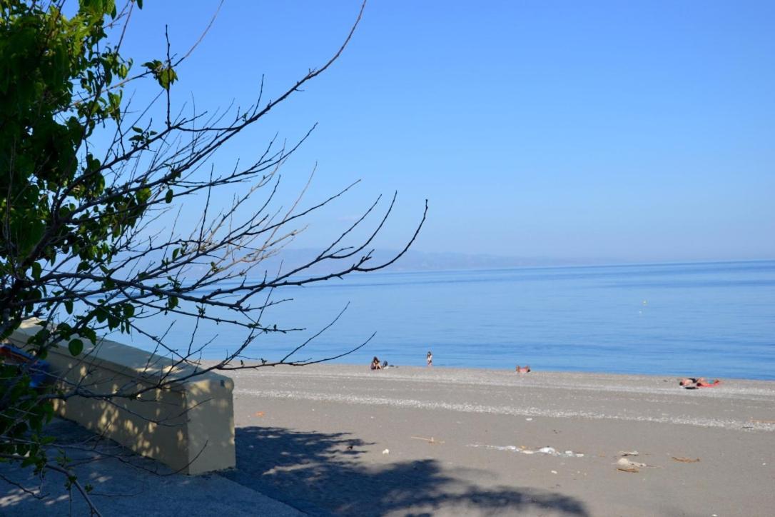 Bed and Breakfast I Tesori Del Mare Letojanni Exterior foto