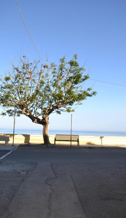 Bed and Breakfast I Tesori Del Mare Letojanni Exterior foto